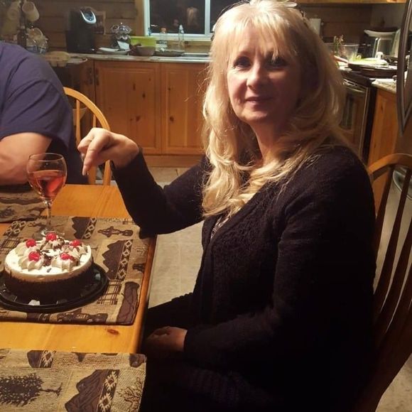 Meet your Posher, Julie - Picture 1 of 1